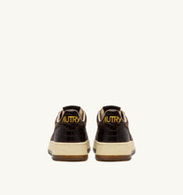 Charger l'image dans la galerie, Autry Sneakers Medalist 01 Low Leather Coprint Mustang Brown CJ01