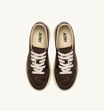 Charger l'image dans la galerie, Autry Sneakers Medalist 01 Low Leather Coprint Mustang Brown CJ01