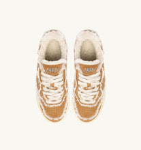 Charger l'image dans la galerie, Autry Sneakers Medalist 01 Low Suede Shearling Cognac GX01
