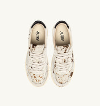 Charger l'image dans la galerie, Autry Sneakers Medalist 01 Low Pony Safari Drip Brown JA05