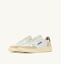 Charger l'image dans la galerie, Autry Sneakers Medalist 01 Low Suede Bronze Green LS17
