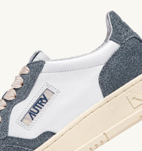 Charger l&#39;image dans la galerie, Autry Sneakers Medalist 01 Low Leather Stars Cinereo TA02
