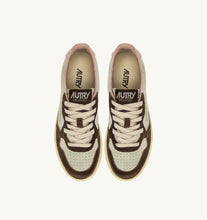 Charger l'image dans la galerie, Autry Sneakers Medalist 01 Low Leather Suede Mustang YB02