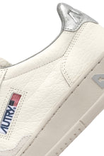 Charger l&#39;image dans la galerie, Autry Sneakers Medalist 01 Low Leather White EL01