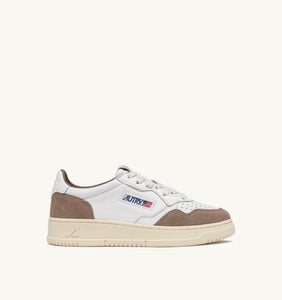 Autry Sneakers Medalist 01 Low Goat Suede Tobacco GS43
