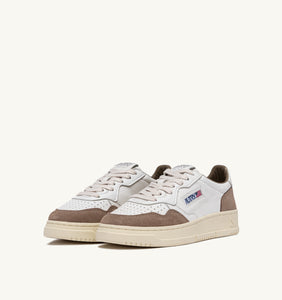 Autry Sneakers Medalist 01 Low Goat Suede Tobacco GS43