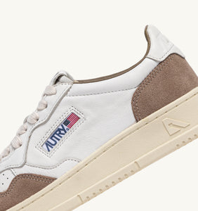 Autry Sneakers Medalist 01 Low Goat Suede Tobacco GS43