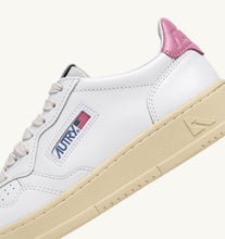 Charger l&#39;image dans la galerie, Autry Sneakers Medalist 01 Low Leather Polignac LL88