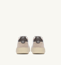 Charger l&#39;image dans la galerie, Autry Sneakers Medalist 01 Low Suede Morel LS01