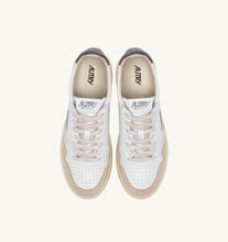 Charger l&#39;image dans la galerie, Autry Sneakers Medalist 01 Low Suede Morel LS01