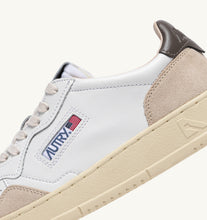 Charger l&#39;image dans la galerie, Autry Sneakers Medalist 01 Low Suede Morel LS01