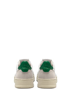 Charger l&#39;image dans la galerie, Autry Sneakers Medalist 01 Low Suede White Amazon LS23