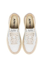 Charger l&#39;image dans la galerie, Autry Sneakers Medalist 01 Low Leather Suede Gold LS75