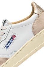 Charger l&#39;image dans la galerie, Autry Sneakers Medalist 01 Low Leather Suede Gold LS75