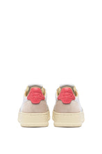 Charger l&#39;image dans la galerie, Autry Sneakers Medalist 01 Low Suede Tea Rose LS78