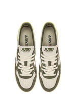 Charger l&#39;image dans la galerie, Autry Sneakers Medalist 01 Low Leather Suede Lemon TS05