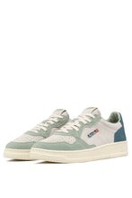 Charger l&#39;image dans la galerie, Autry Sneakers Medalist 01 Low Leather Suede Jade TS08