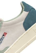 Charger l&#39;image dans la galerie, Autry Sneakers Medalist 01 Low Leather Suede Jade TS08