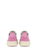 Charger l&#39;image dans la galerie, Autry Sneakers Medalist 01 Low Leather Suede Barbie TS09