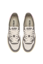 Charger l&#39;image dans la galerie, Autry Sneakers Medalist 01 Low Leather Suede Barbie TS09