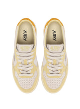 Charger l'image dans la galerie, Autry Sneakers Medalist 01 Low Suede Straw TS30