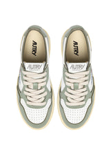 Charger l'image dans la galerie, Autry Sneakers Medalist 01 Low Leather Sea Grass WB65