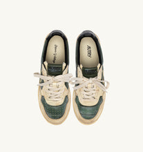 Charger l'image dans la galerie, Autry Sneakers Medalist 01 Low Super Vintage Padded Green AD02