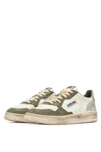 Charger l&#39;image dans la galerie, Autry Sneakers Medalist 01 Low Super Vintage SV50