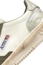Charger l&#39;image dans la galerie, Autry Sneakers Medalist 01 Low Super Vintage SV50