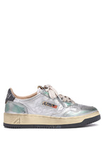 Charger l&#39;image dans la galerie, Autry Sneakers Medalist 01 Low Super Vintage Leather Silver MH01