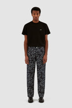 Charger l&#39;image dans la galerie, Arte Pantalon Jonas Flowers Marine