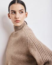 Charger l&#39;image dans la galerie, Hartford Pull Myrtille en Yak Alpaga Beige