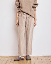 Charger l&#39;image dans la galerie, Hartford Pantalon Peyo en Velours Lisse Beige