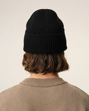 Charger l'image dans la galerie, AMI Bonnet Ami de Coeur en Laine Noir Rouge
