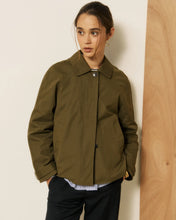 Charger l'image dans la galerie, Hartford Manteau Voltaire en Gabardine Vert Militaire