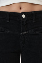 Charger l&#39;image dans la galerie, Closed Jean Pedal Pusher en Velours Black
