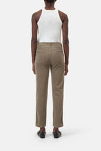 Charger l&#39;image dans la galerie, Closed Jean Pedal Pusher en Velours Clay Beige