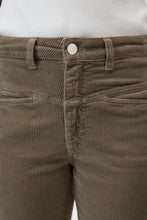 Charger l&#39;image dans la galerie, Closed Jean Pedal Pusher en Velours Clay Beige