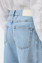 Charger l'image dans la galerie, Closed Short Jean Tori-X Barrel Light Blue