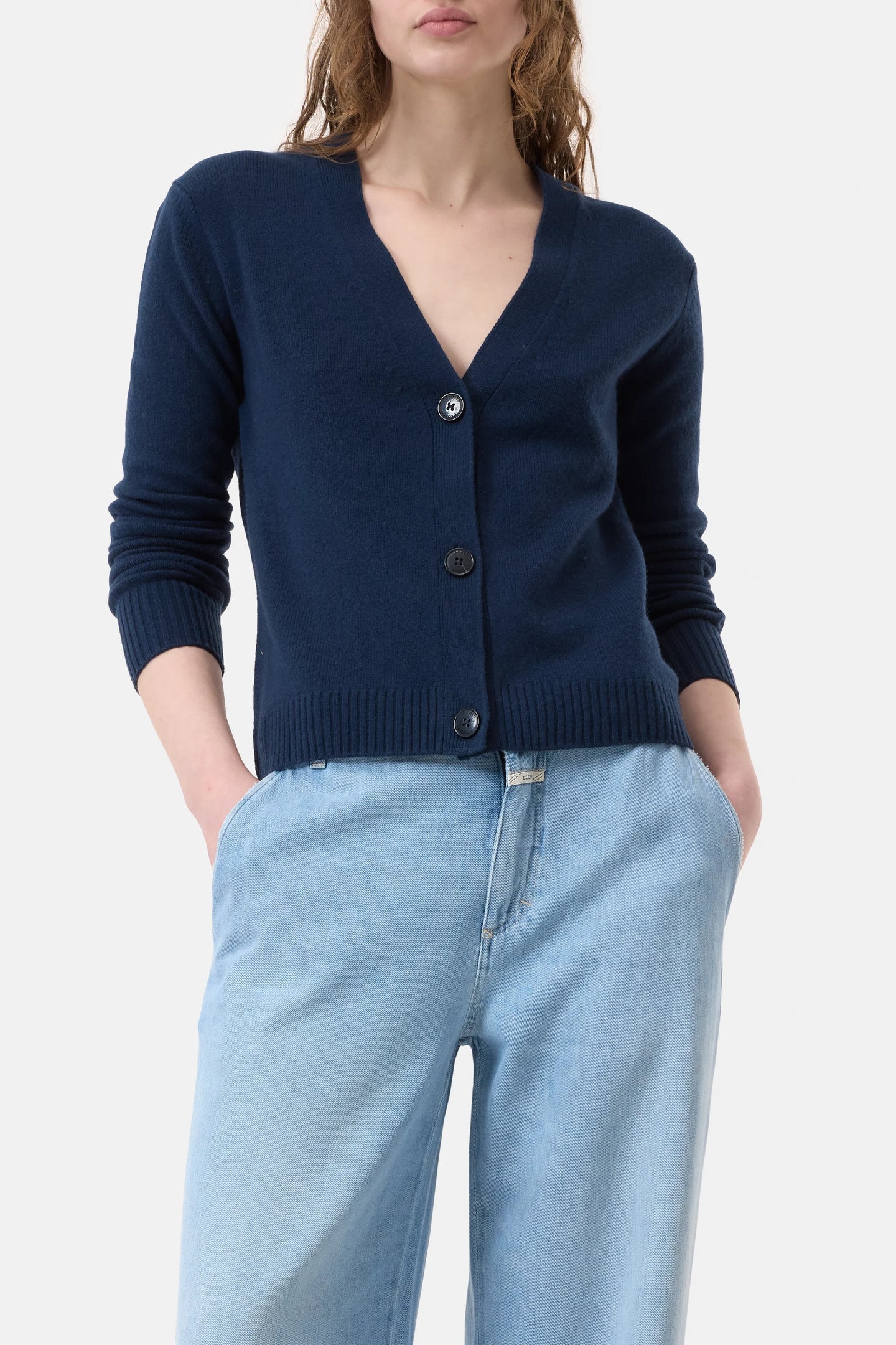 Closed Cardigan en Laine Dark Night