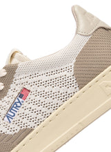 Charger l'image dans la galerie, Autry Sneakers Medalist Easeknit Low Ivory Pelican KB07