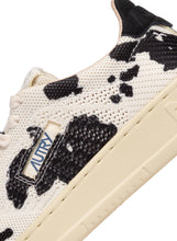 Charger l'image dans la galerie, Autry Sneakers Medalist Easeknit Low Cow AF01