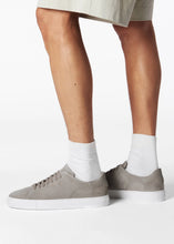 Charger l&#39;image dans la galerie, Axel Arigato Baskets Clean 90 Suede Beige White