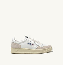 Charger l&#39;image dans la galerie, Autry Sneakers Medalist 01 Low Suede White LS33