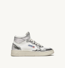 Charger l&#39;image dans la galerie, Autry Sneakers Medalist 01 Mid Leather Silver WB18