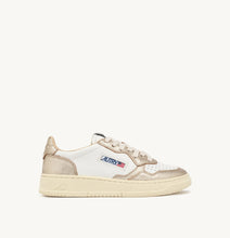 Charger l&#39;image dans la galerie, Autry Sneakers Medalist 01 Low Leather Platinum WB16