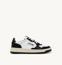 Charger l&#39;image dans la galerie, Autry Sneakers Medalist 01 Low Leather Black WB01