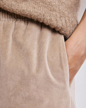 Charger l&#39;image dans la galerie, Hartford Pantalon Peyo en Velours Lisse Beige