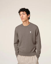 Charger l&#39;image dans la galerie, AMI Pull Ami de Coeur Ecru en Laine Cendre