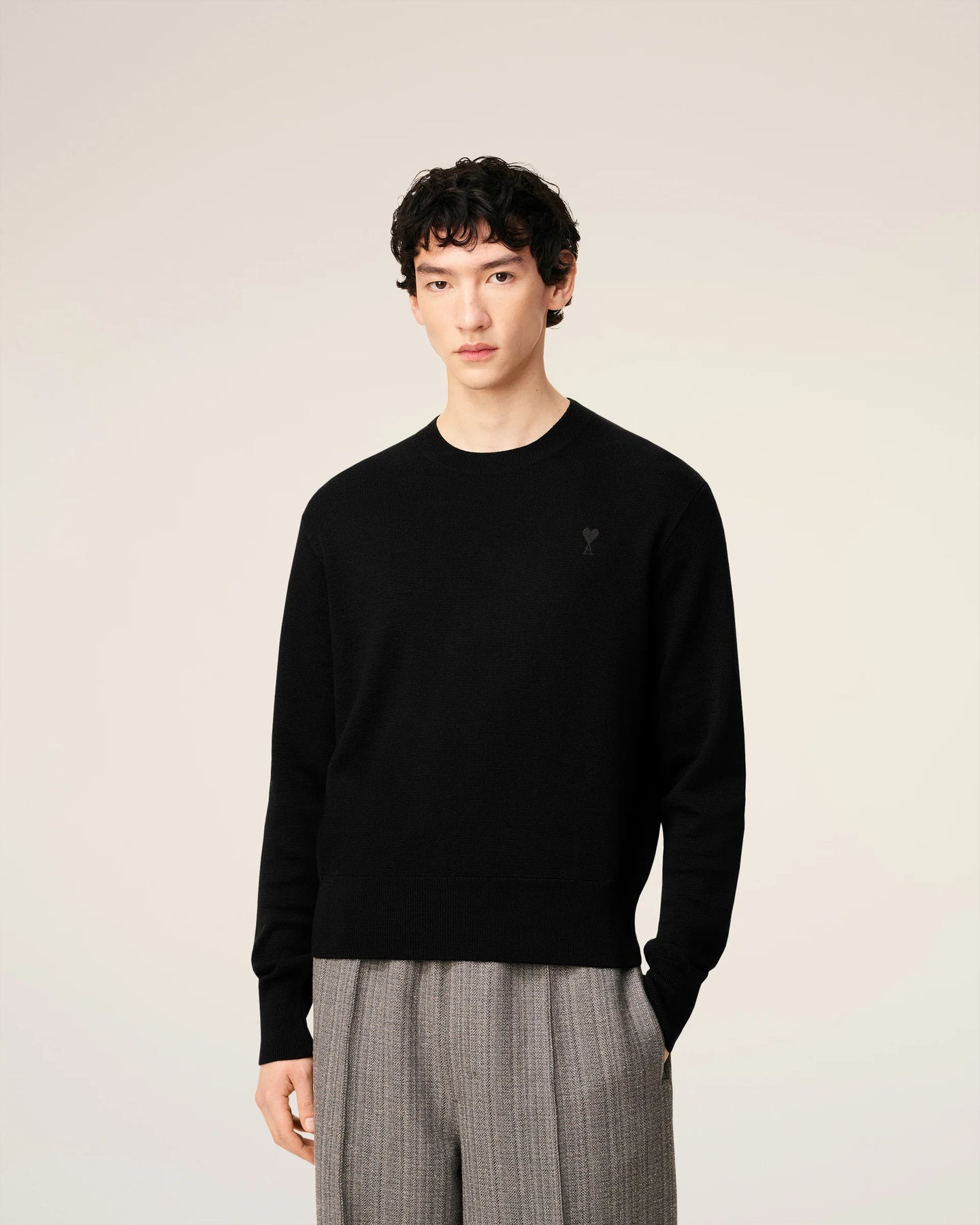 AMI Pull Col Rond Ami de Coeur en Laine Noir